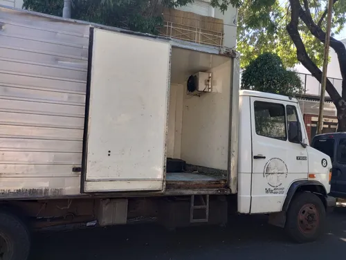 Camion Mercedes-benz 710, Año 1995, Con Caja Y Equipo/frio.