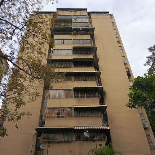 Venta De Apartamento De 87m2 En La Urbina