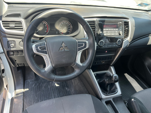 Mitsubishi L200 2.4 Cd Glx 4X2 Mt