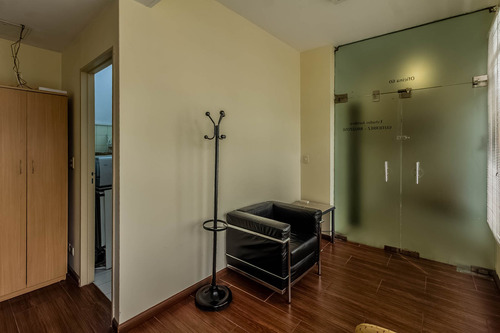 Venta Oficina C/ 2 Despachos Y Recepción 1° Piso Contra Frente En Retiro, Microcentro