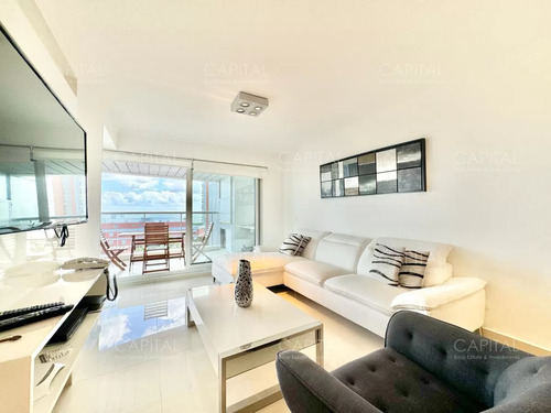 Miami Boulevard De Dos Dormitorio En Alquiler Anual, Apartamento Frente Al Mar En Playa Mansa