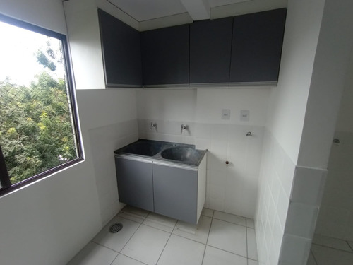 Alugo Apartamento De Três Quartos No Bairro N.s.das Graças.