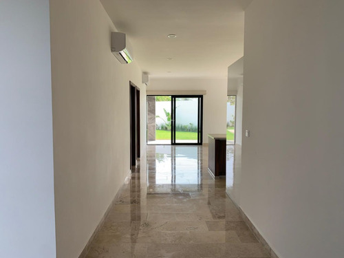 Residencia En Venta En Punta Tiburón Marina & Golf En La Riviera Veracruzana, 4 Recámaras Cada Una Con Baño, Alberca, Cuarto De Servicio
