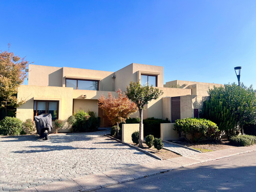 Casa En Venta 4 Dorm Más Serv Piedra Roja Chicureo