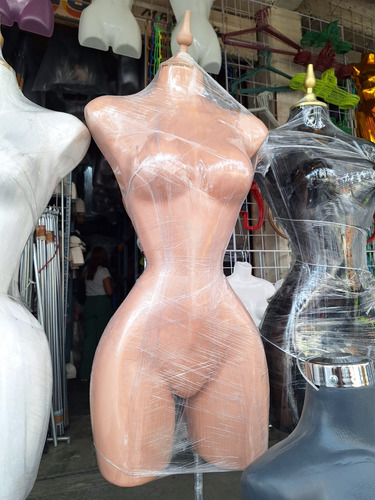 Maniquie Buchon (nuevo) De 3/4 Con Base (Usado)