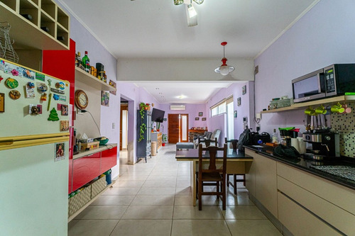 Venta Casa 2 Dormitorios, Patio Y Pileta-oliveros