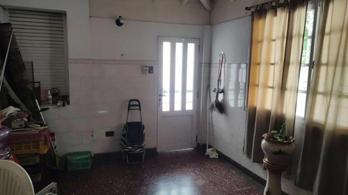 Casa En Venta - 4 Dormitorios 3 Baños - Cocheras - 350mts2 - Quilmes Oeste