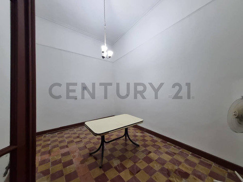 Venta Casa 4 Ambientes Refaccionada En Balvanera
