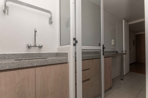 Edificio Gran Av. José Miguel Carrera (1 Est. 1 Bod.) Vist