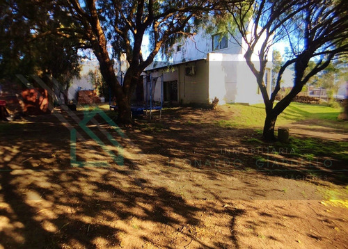 Hermosa Casa Con Muy Buen Terreno Y Parquizada