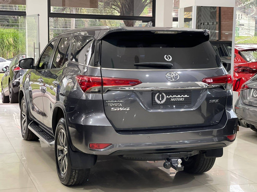 Imagem 5 de 10 de Toyota Hilux Sw4 2.8 Srx 4x4 7 Lugares 16v Turbo