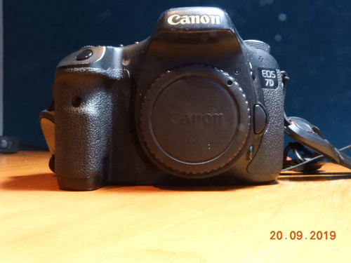  Canon Eos 7d Dslr + Objetivo 18-55 + Grip Canon