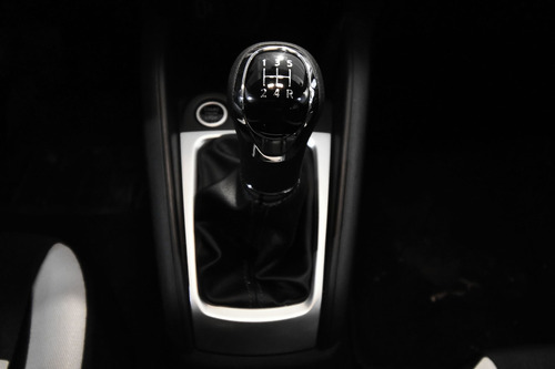 Imagen 10 de 15 de Nissan Versa 2020 1.6 Advance Mt