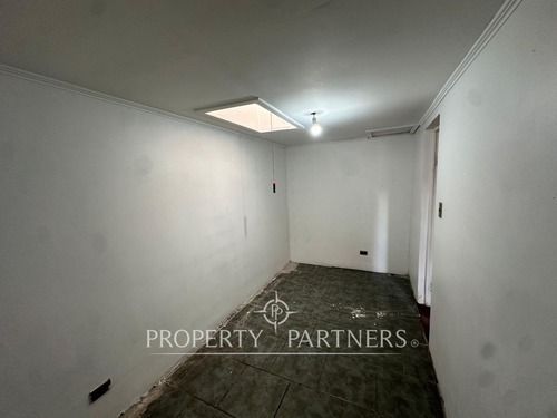 Amplia Propiedad En Sector Residencial Con Excelen...