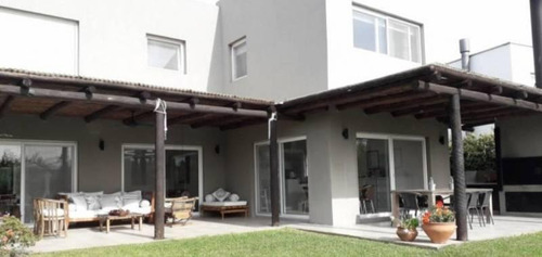 Imagen 11 de 11 de Importante Casa En Venta Sobre El Lago En El Barrio Los Sauces - Nordelta.