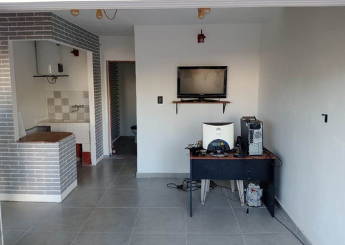 Venta Ph De 2 Ambientes Amplios- Terraza Y Parrilla En Flores
