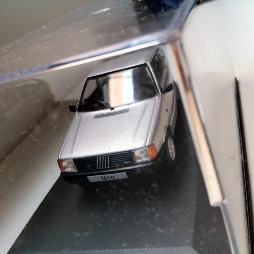 Fiat Uno 1983 1:43 Auto A Escala Diecast Cch