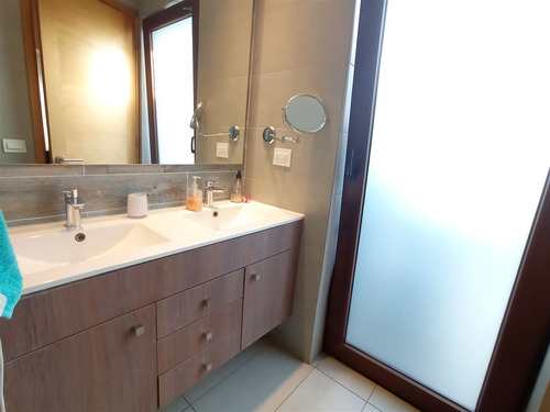Casa En Venta De 4 Dorm. Latadia/manquehue/sebastian Elcano