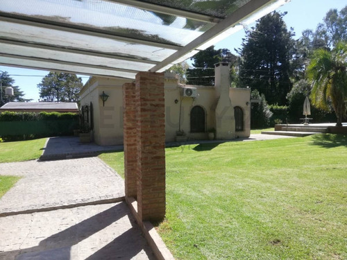 Imagen 9 de 24 de 407 Esquina 24. Casa En Venta Con Gran Parque Y Arbolado, Villa Elisa.-