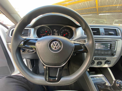 Imagen 10 de 15 de Volkswagen Jetta 2017 2.0 Fest Mt