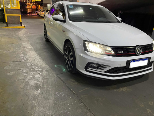 Imagen 4 de 8 de Volkswagen Vento 2018 2.0 Tsi Gli 211cv App Connect + Nav