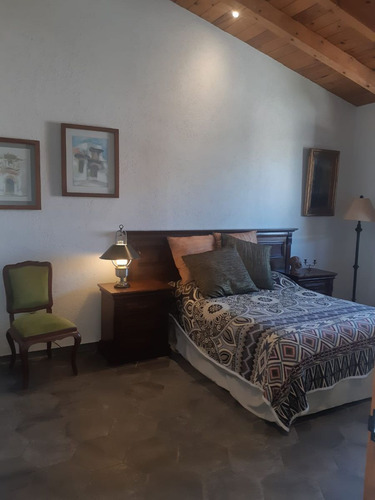 Preciosa Residencia En Misión San Jerónimo, Doble Altura, Jardín, 300 M2