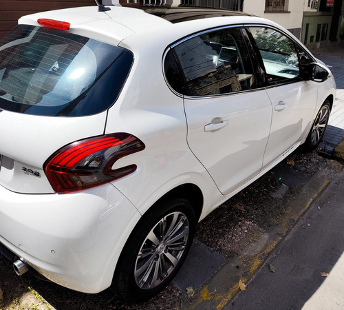 Peugeot 208 1.6 Feline Tiptronic