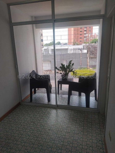 Apartamento Grande Y  Confortable En Venta En La Urbanizacion La Lago Mciz