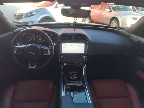 Jaguar Xe 2.0 16v Ingenium P250 Gasolina Landmark 4p