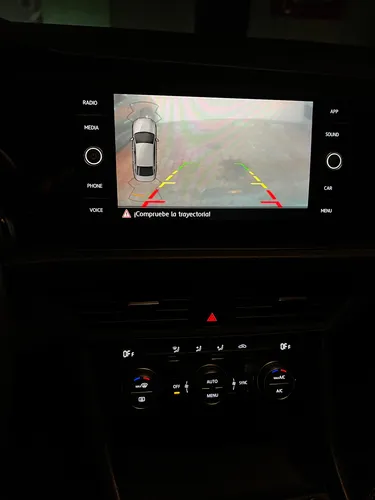 Jetta Comfortline, Con Asientos En Cuero Y Cámara De Parqueo