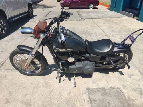 Moto Harley Davidson Street Bob 2007