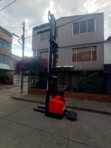 Montacarga Apilador Telescopico