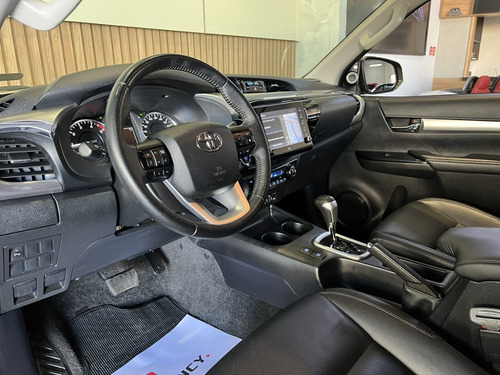 Toyota Hilux 2.8 D-4D TURBO DIESEL CD SRX 4X4 AUTOMÁTICO