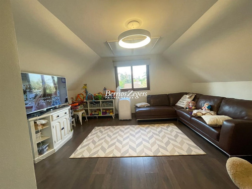 Casa En Venta De 4 Dorm.4 Baños En Condominio. En Las Condes