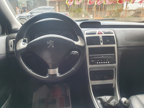 Peugeot 307 Presence Sedan 1.6 16v 2010