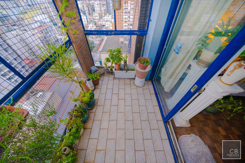 Departamento De 2 Ambientes De 53,73 M2. Piso Alto, Balcón. Cochera Fija. Apto Profesional. Flores
