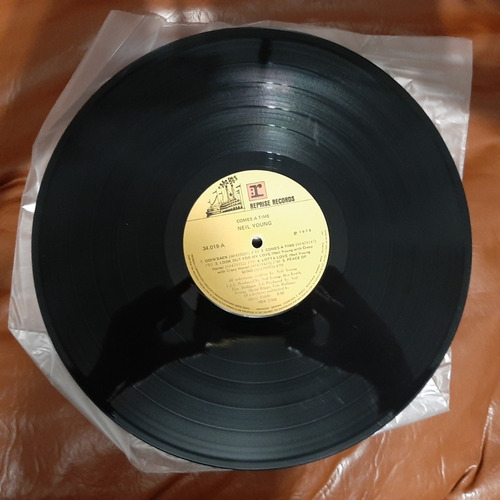 Lp - Neil Young - Comes A Time (Usado)