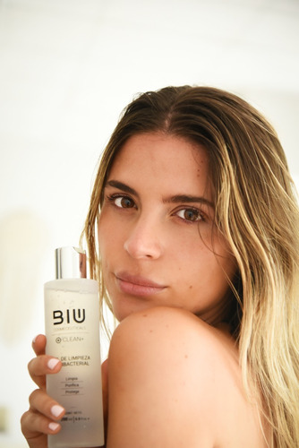 Imagen 2 de 3 de Gel De Limpieza Facial Biu Antibacterial