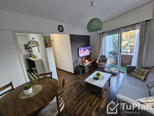 (ref: 3.138) Venta De Apartamento De 2 Dormitorios Y 2 Balcones En Aguada