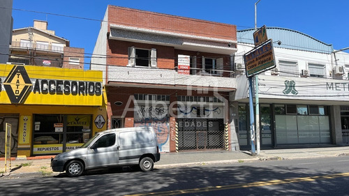 Hermosa Casa De 3 Ambientes + Galpón En Venta En Haedo.