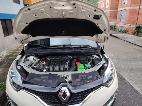 Camioneta Captur Zen, Automática, Modelo 2021, Motor 2.0