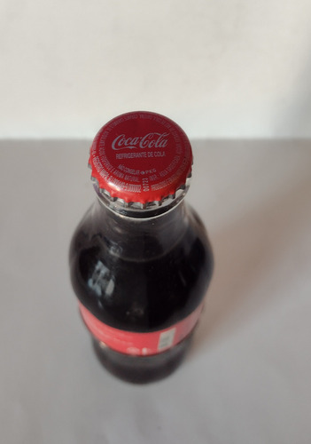 Botella De Coca Cola Llena De 250 Ml Año 2021 (Usado)