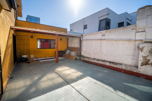 Gran Casa De Dos Pisos En Excelente Sector De Concón