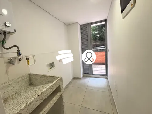 Vendo Apartamento En Itagüí, Con Terraza, A Dos Cuadras Del Parque Principal