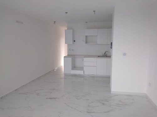 Departamento En La Plata - Calle 30 E/ 44 Y 45 - Dacal Bienes Raices