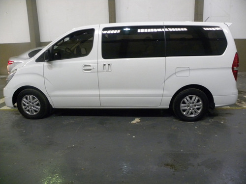 Imagen 8 de 15 de Hyundai H1 2.5 Premium 1 170cv