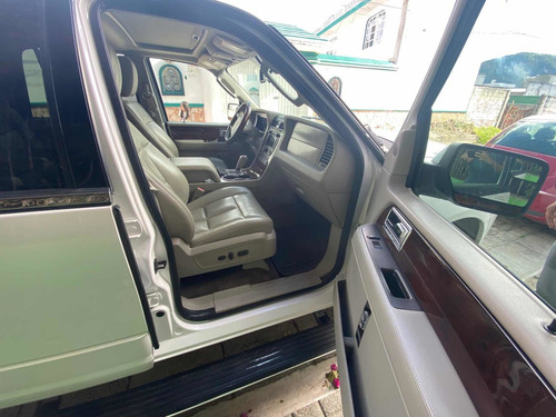 Imagen 9 de 12 de Lincoln Navigator 2013 5.4 L 4x2 Mt