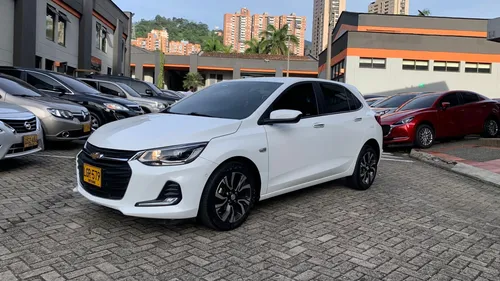 Chevrolet Onix 1.0T Premier Hatch At