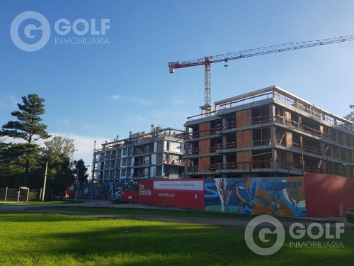 Vendo Apartamento De 1 Dormitorio Con Terraza Hacia Adentro, Garaje Opcional, Barbacoas, Punta Gorda