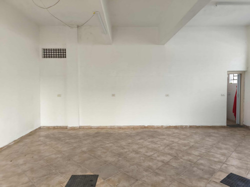 Galpão Comercial Aprox 200m2 Com 2 Banho, Copa, Escritório